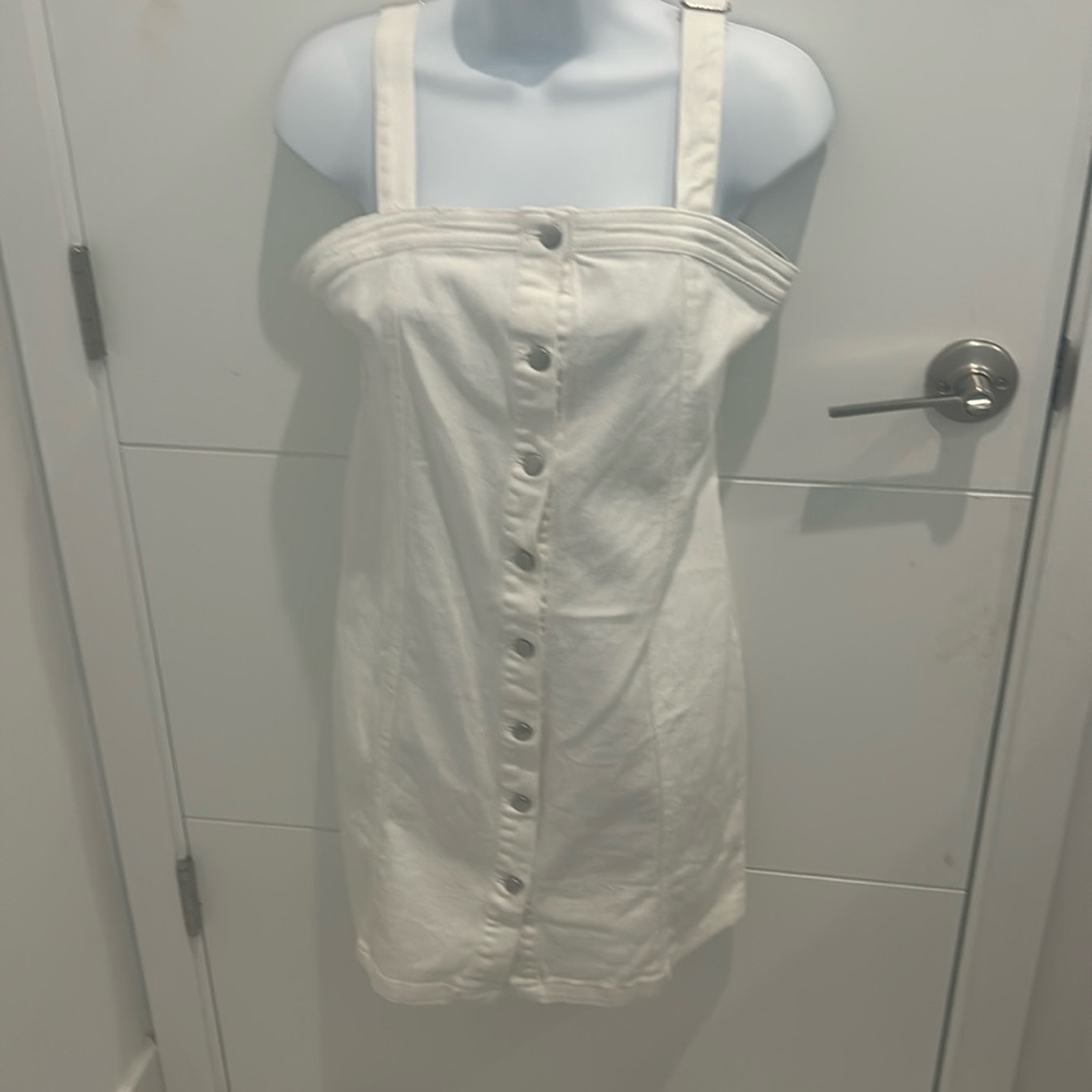 Versona NWOT  Chic Dress !
Never worn 
Perfect condition